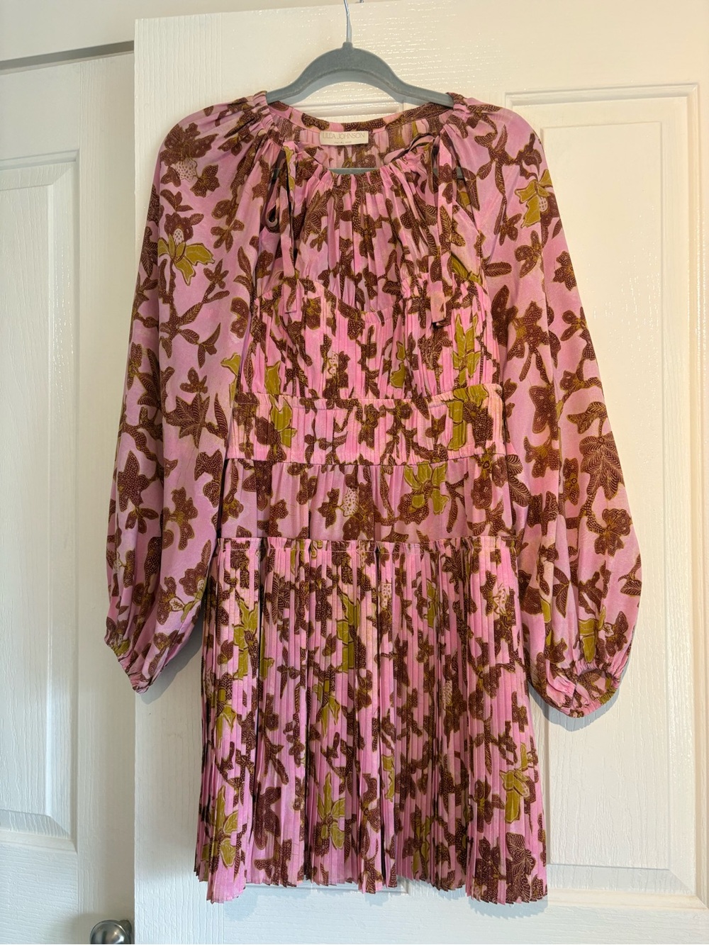 Ulla Johnson 100% silk Pink Floral Long Sleeve Pleated Dress